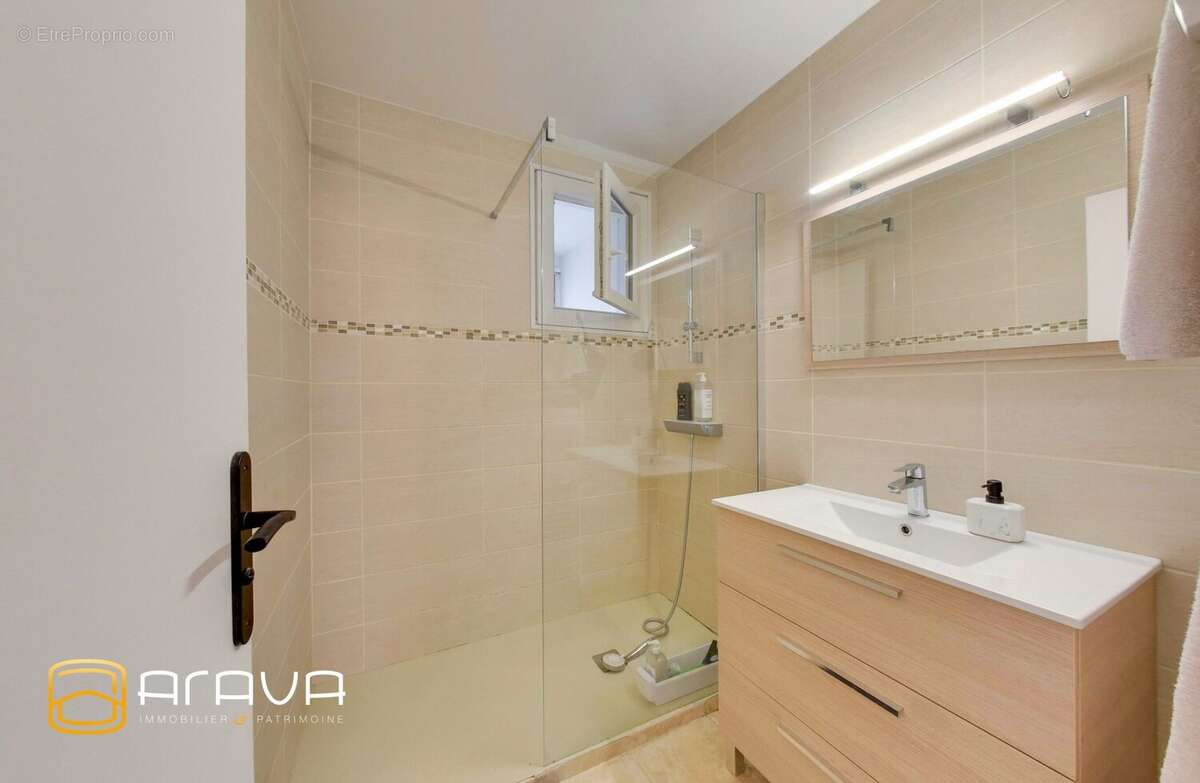 Appartement à SAINT-MARTIN-D'HERES