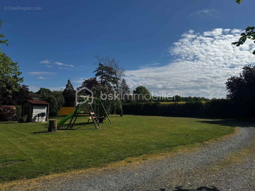 Maison avec logement indépendant loué, dépendances et terrain de 2 363 m² - photo 3