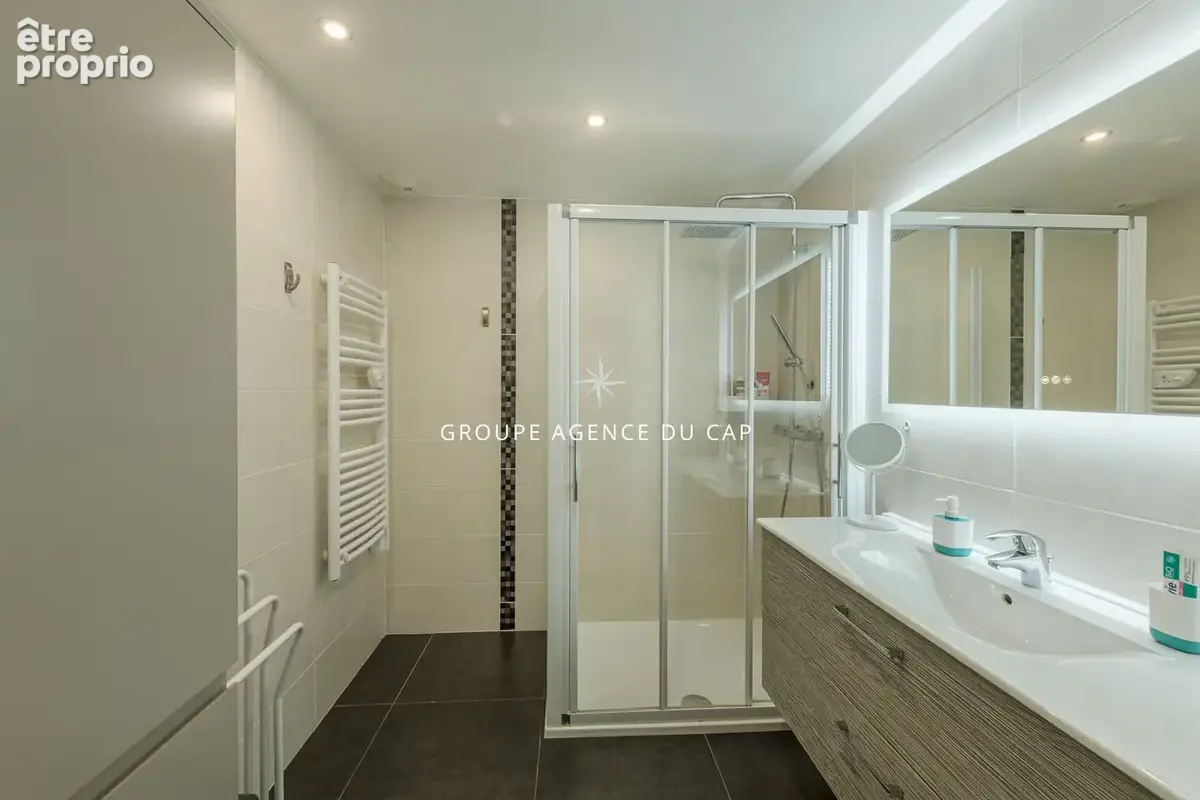 Appartement dernier étage avec grandes terrasses T4 3 chambres  Saint-Raphaël proche centre - photo 9