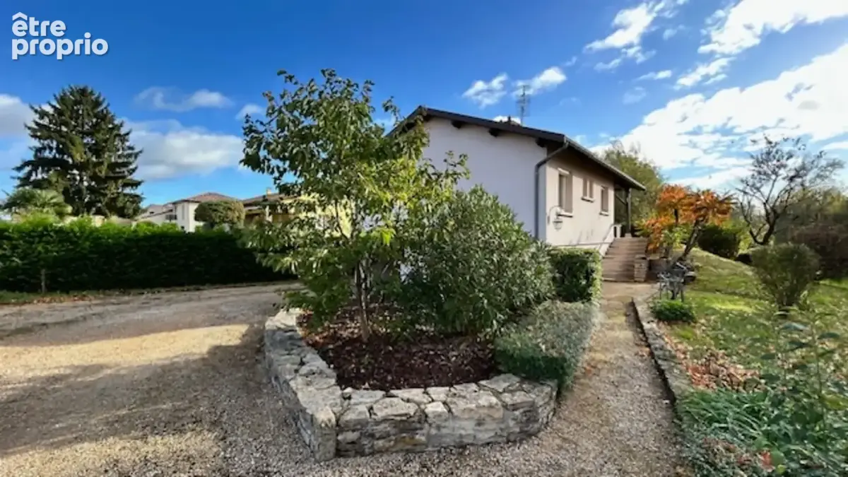 Maison familiale spacieuse avec terrasses et grand garage, à Sancé - photo 2