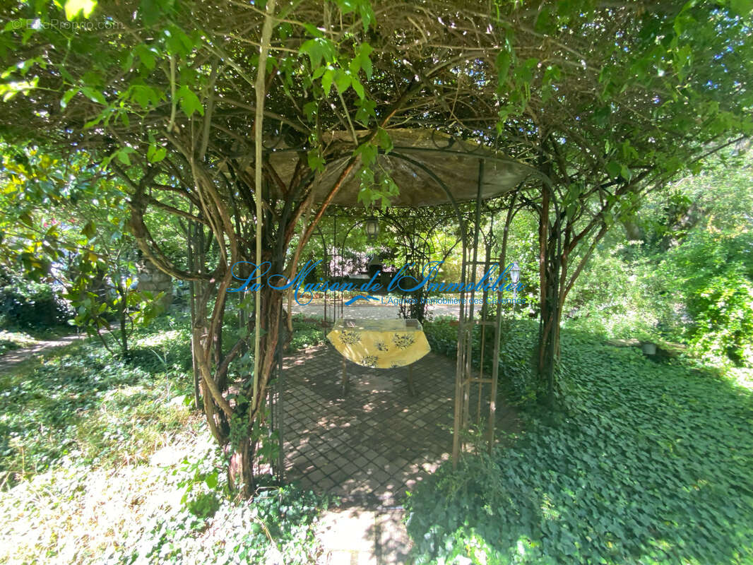 Axe ALES/NIMES, Maison en pierres de type F5 de caractère de 270 m2 hab, piscine, garage de 36 m2, sur 871 m2 - photo 7