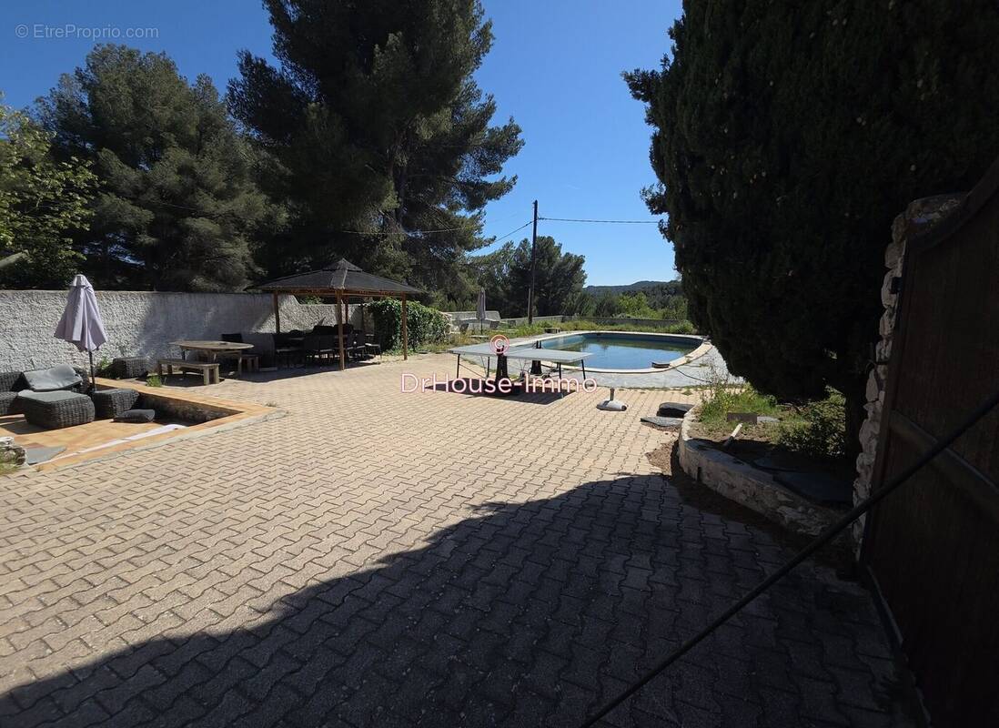 Maison à CHATEAUNEUF-LES-MARTIGUES
