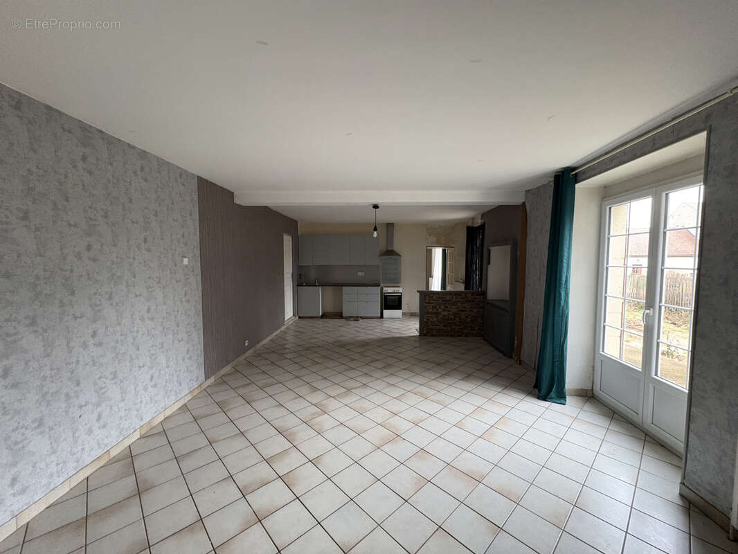 Maison à MONTCEAU-ET-ECHARNANT