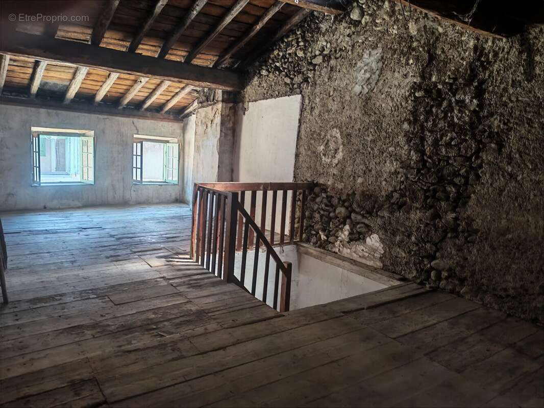 Maison de village spacieuse avec grand jardin et potentiel d’aménagement - photo 8