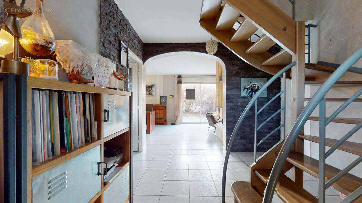 Maison à MAMIROLLE