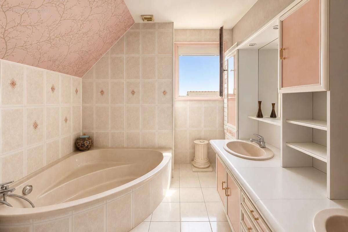 Maison 6 pièces de 187 m² avec appt indép., véranda, garages - photo 16
