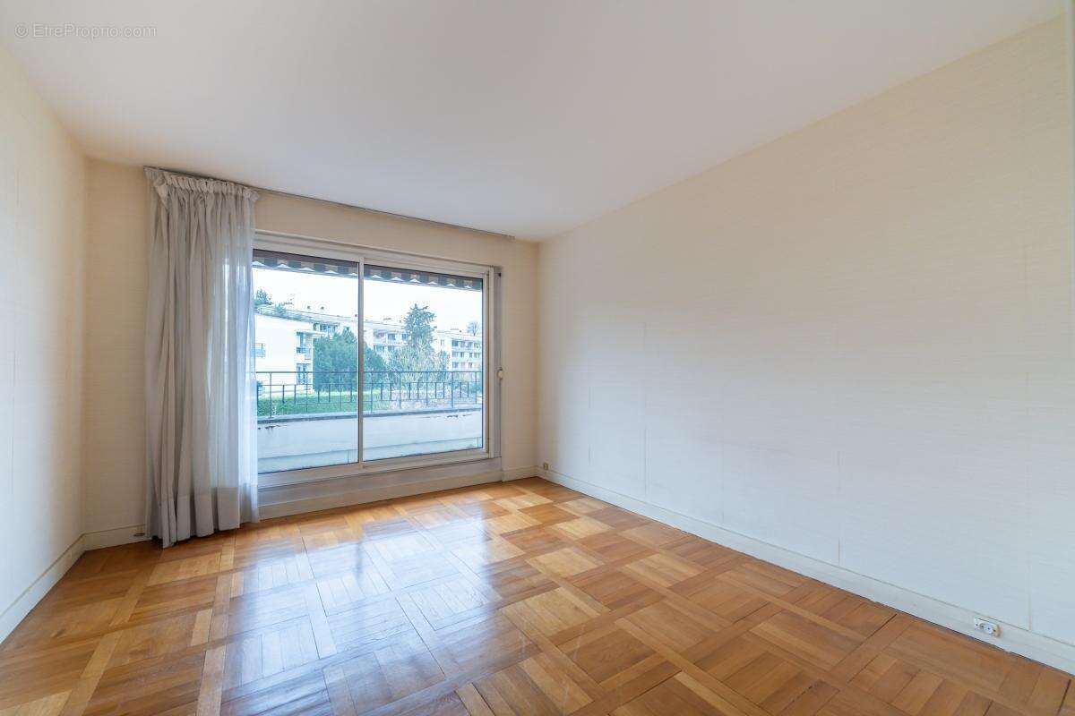 Appartement à VILLE-D'AVRAY