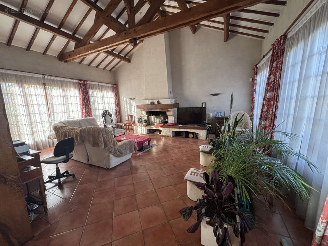 Maison à SAINTE-GENEVIEVE-DES-BOIS