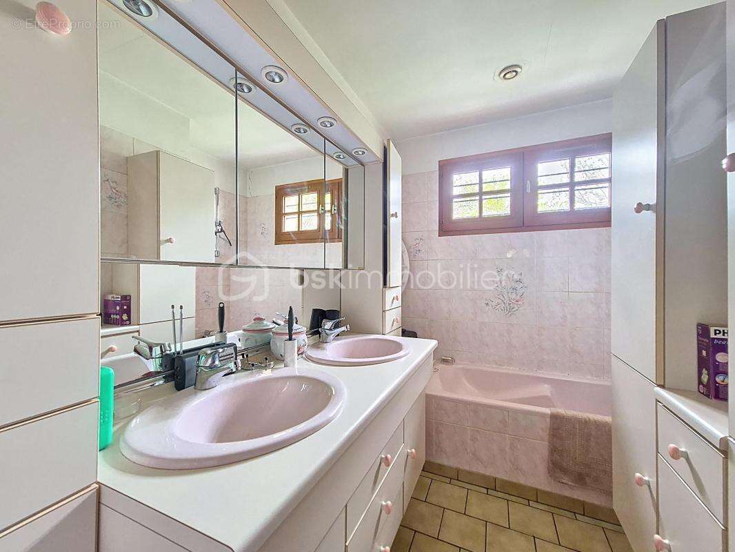 Maison à FATOUVILLE-GRESTAIN