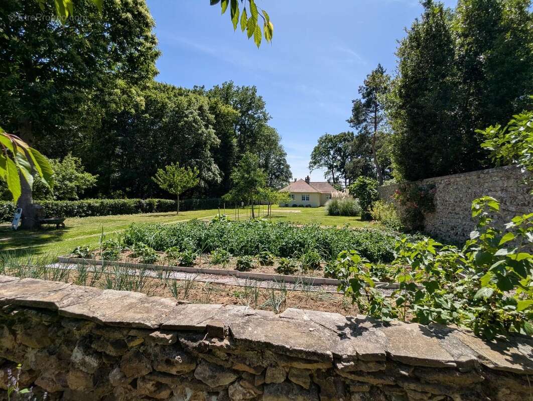Maison à FONTAINE-SOUS-JOUY