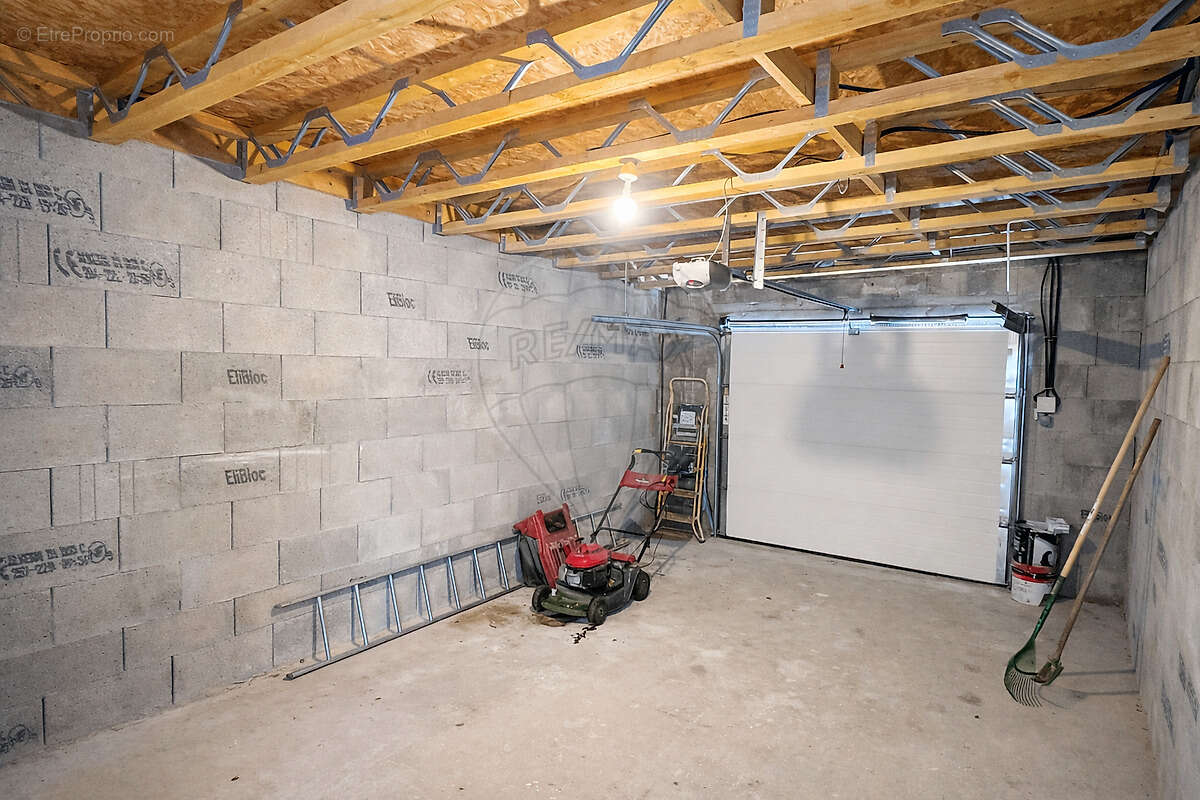 Maison à CHAILLEVETTE