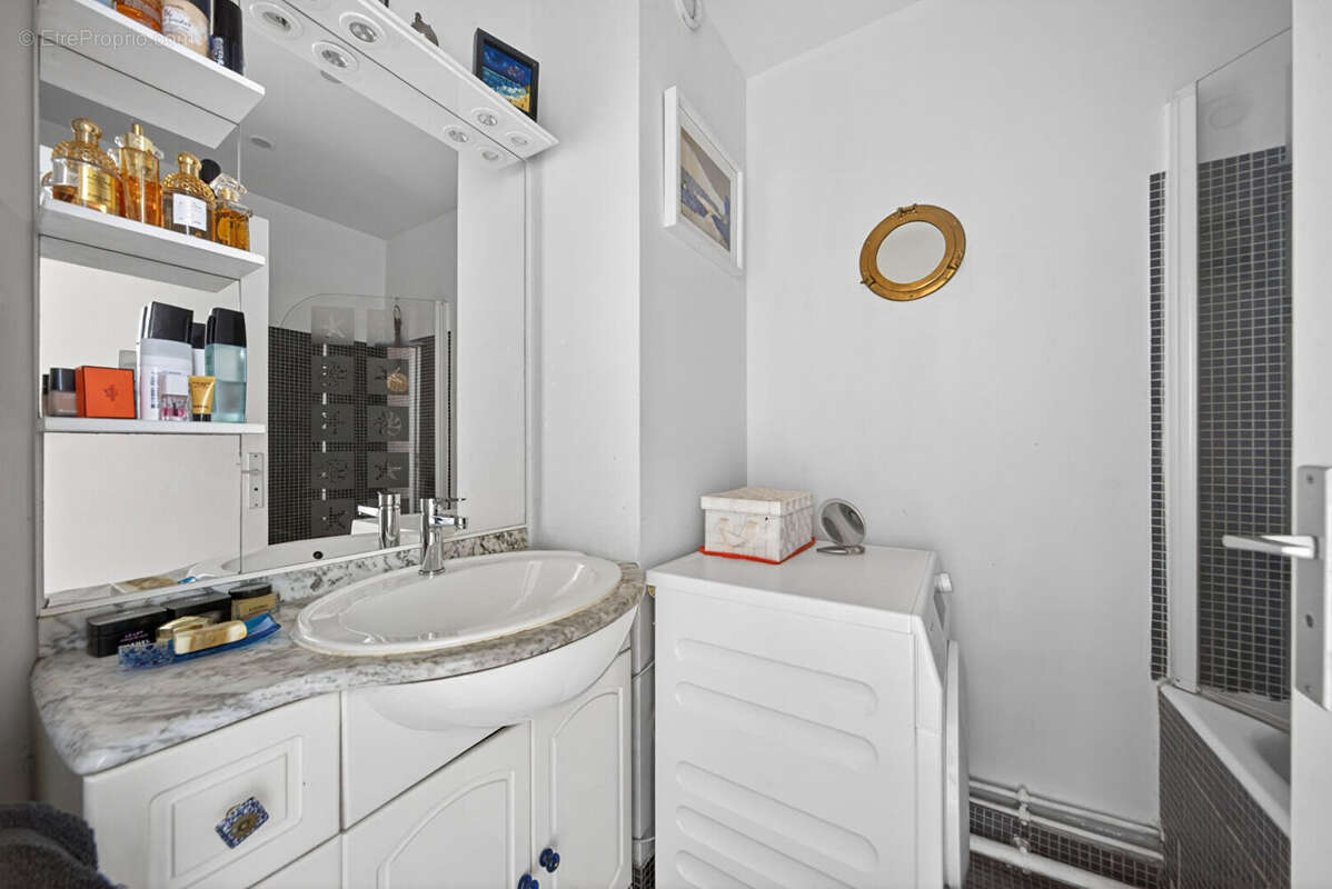 Appartement à PARIS-20E