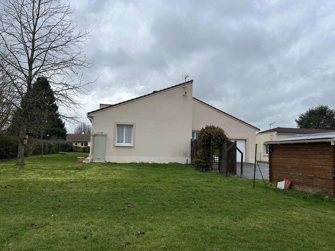 Maison à COURLAY
