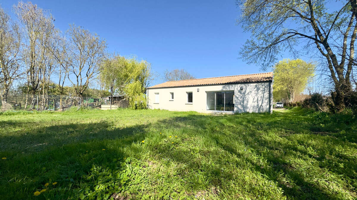 Maison à LE GUE-D'ALLERE