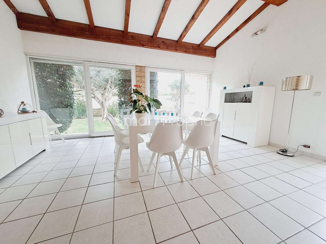 Maison à MONTELIMAR