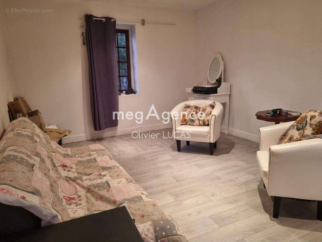 Maison à NEUVILLE-SUR-AUTHOU