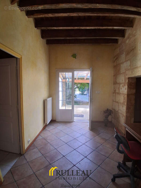 Maison en pierre 210 m2 7 pieces garage jardin piscine - photo 8