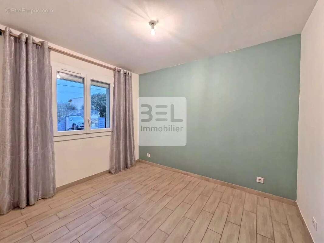 Maison à LA ROQUE-SUR-CEZE