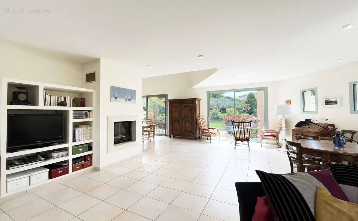 Maison à L'ISLE-SUR-LA-SORGUE