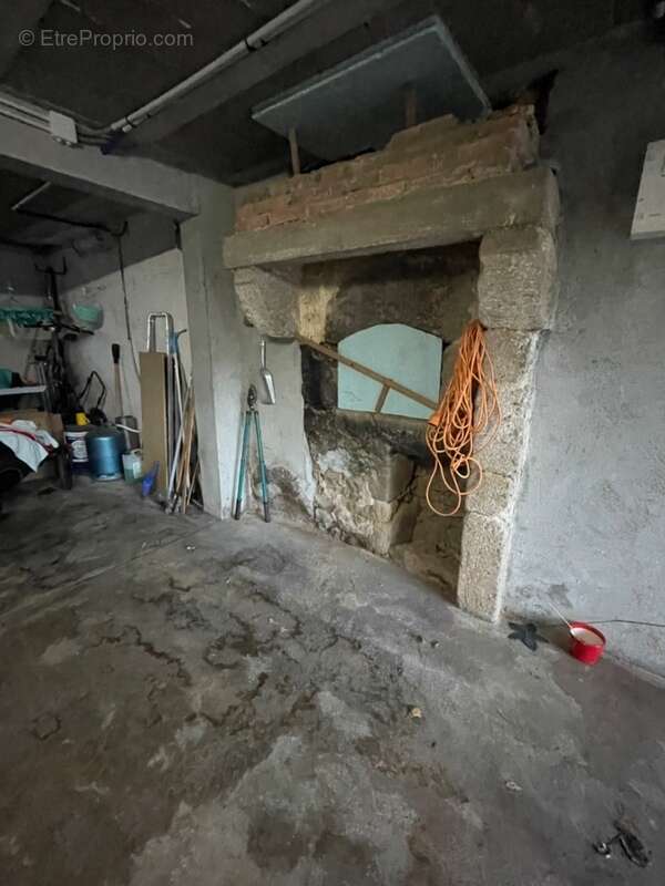 Maison à MONTAIGUT-LE-BLANC