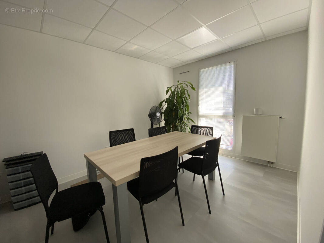 Photo 1 - Commerce à AMIENS