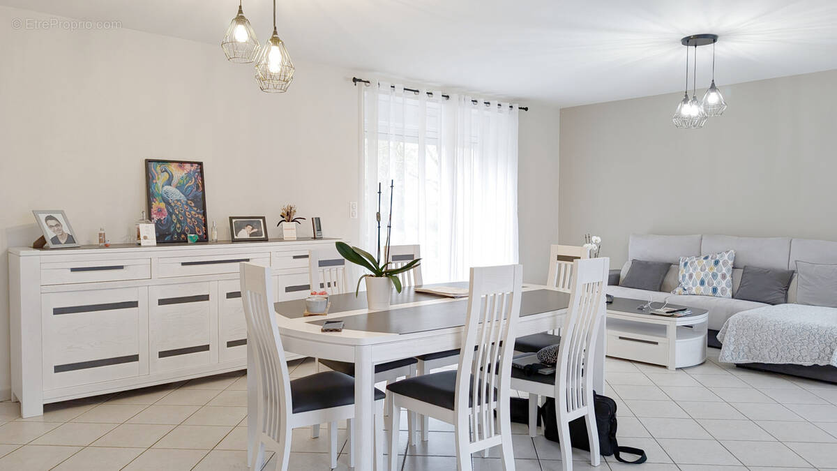 Maison à LES LANDES-GENUSSON