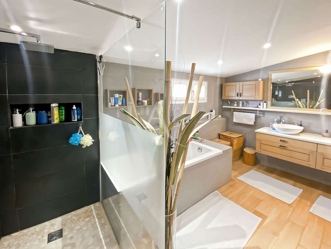 Maison à JOUY-LE-MOUTIER