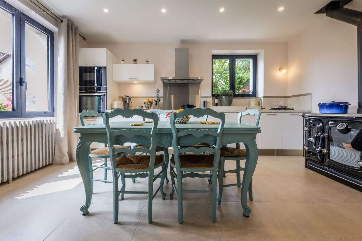 Maison à SEGUR-LE-CHATEAU