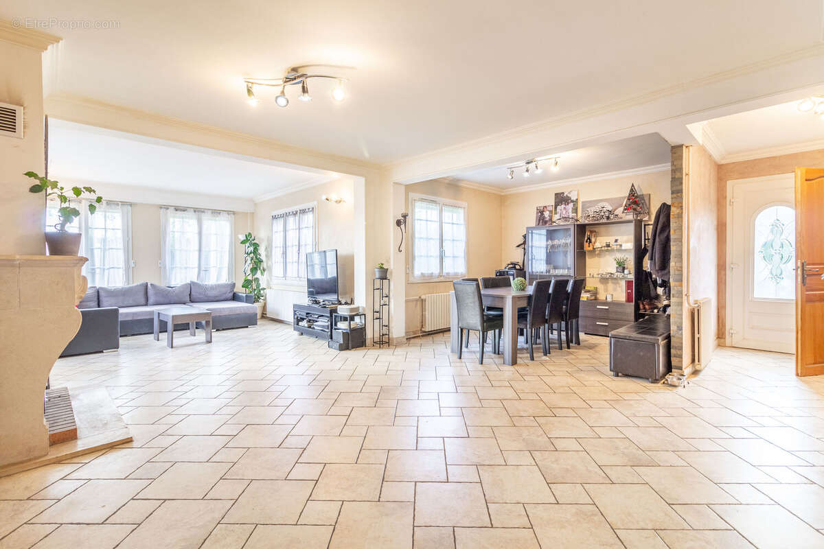 Maison 200 m² à Chevannes  - photo 3