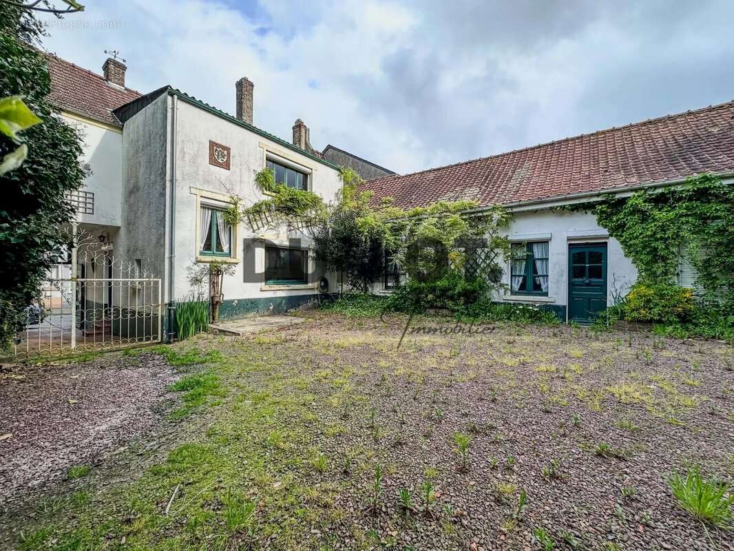 Maison à FRUGES