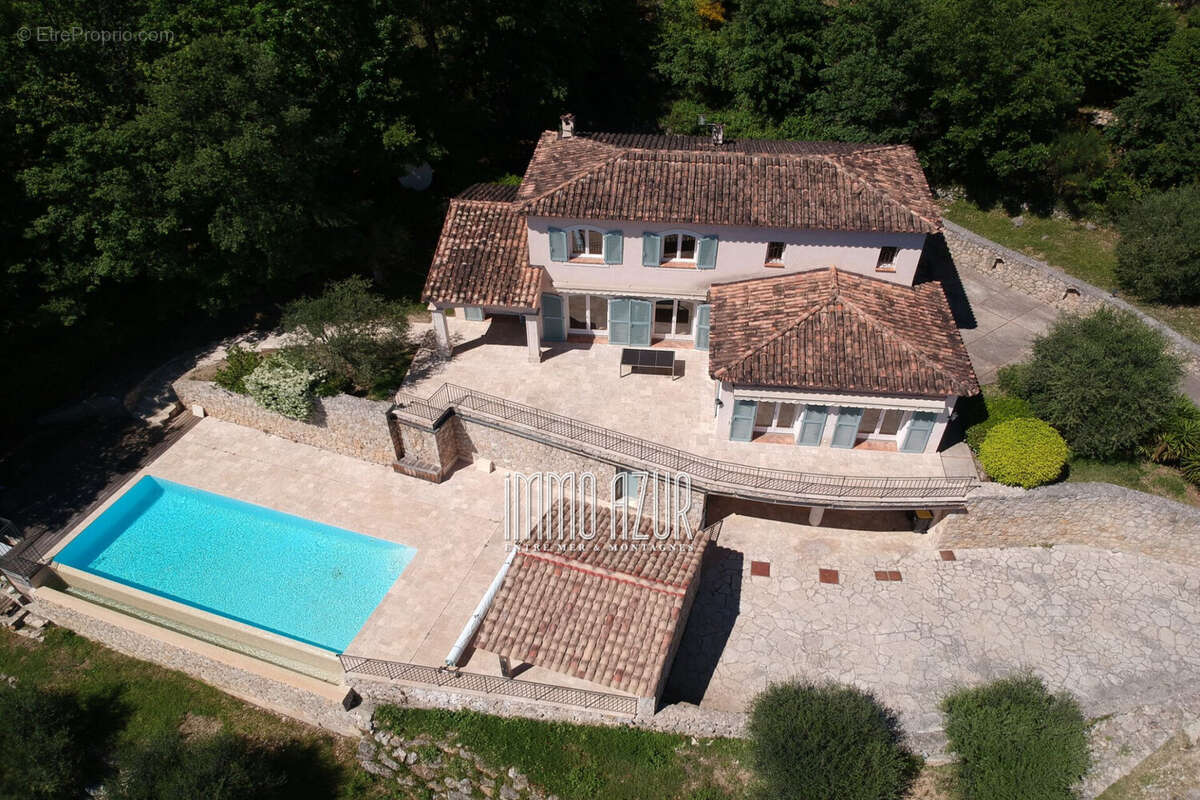 Maison à TOURRETTES-SUR-LOUP