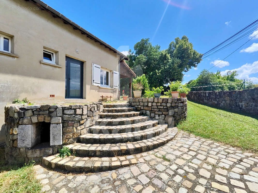 Maison à SAINT-CYR