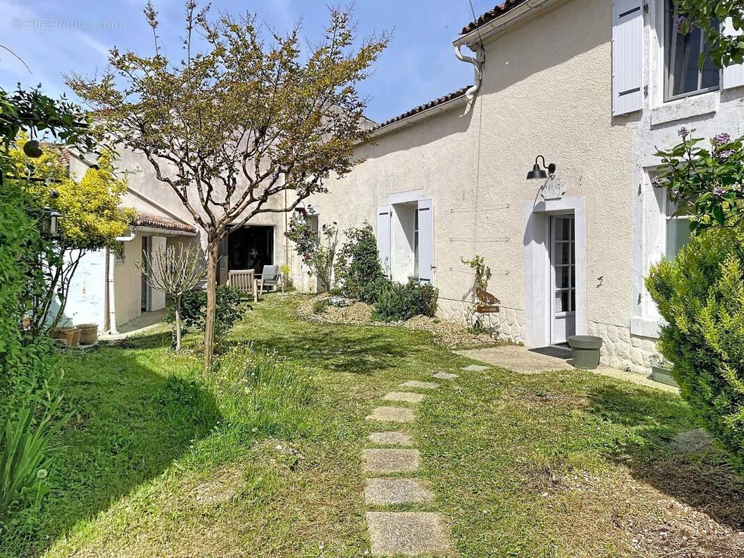 Photo 1 - Maison à CHASSORS