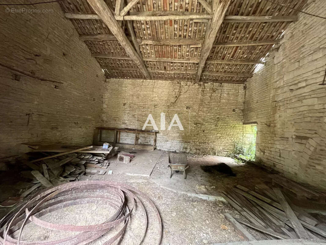 Charmante propriété à rénover avec dépendances - photo 19