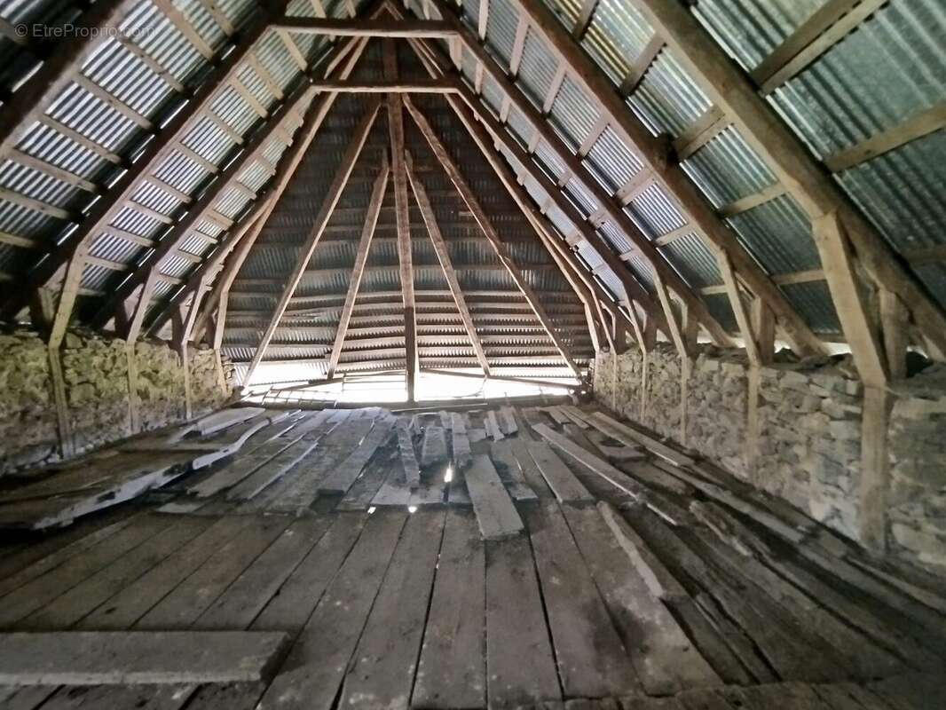 Maison à EGLISENEUVE-D&#039;ENTRAIGUES