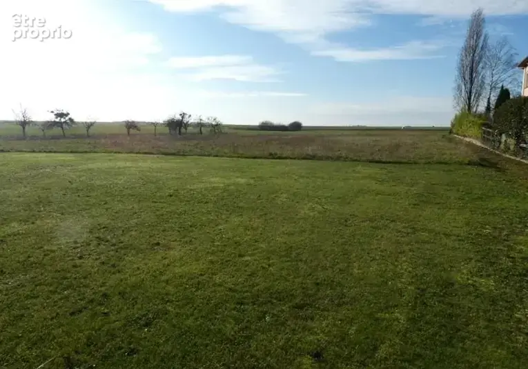 Terrain à AULNAY-SUR-ITON