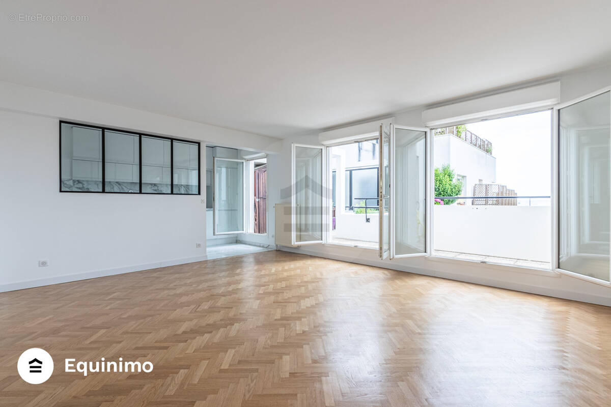 Appartement à COURBEVOIE
