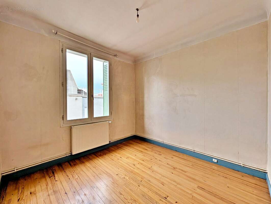 Chambre 2 - Appartement à VALENCE