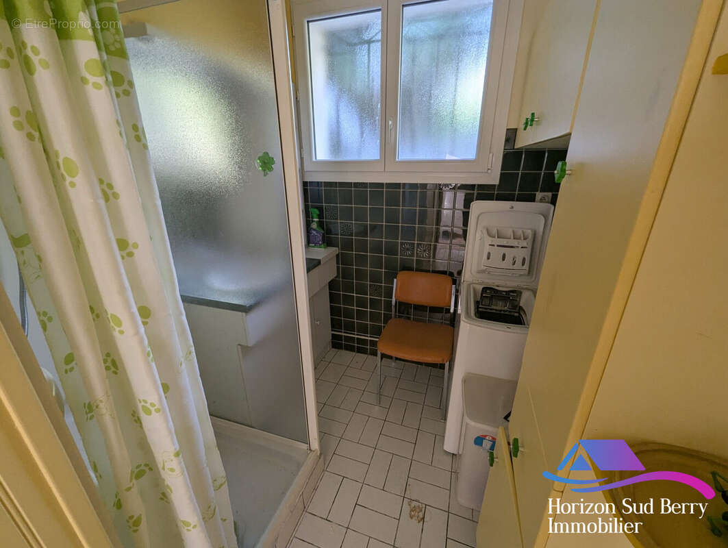 Salle d&#039;eau - Maison à MONTGIVRAY