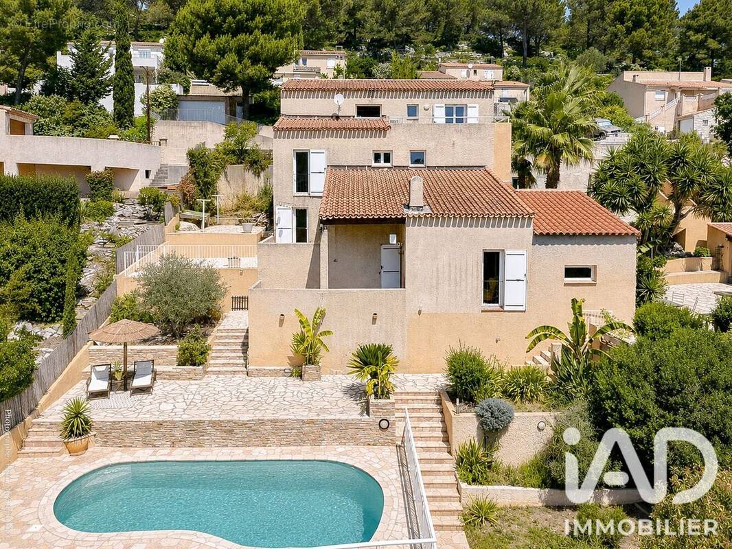 Photo 1 - Maison à CARNOUX-EN-PROVENCE