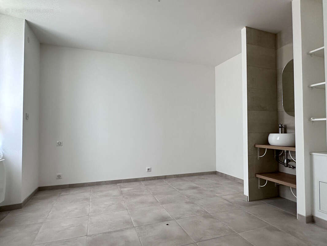 Maison entièrement rénovée - 4 chambres - Jardin à L'Isle-d'Espagnac - photo 7