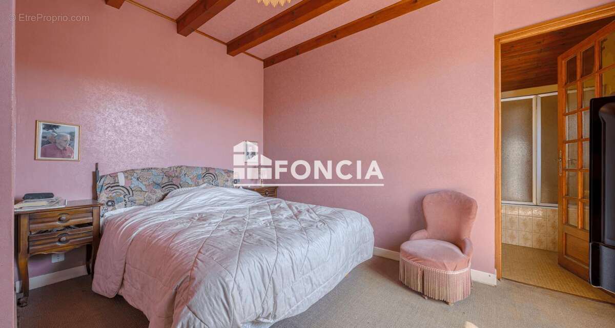 Chavanod - Belle propriété avec piscine, grand terrain et garage de 50 m² - photo 10