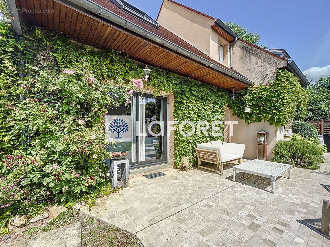 Maison à SAINT-NOM-LA-BRETECHE