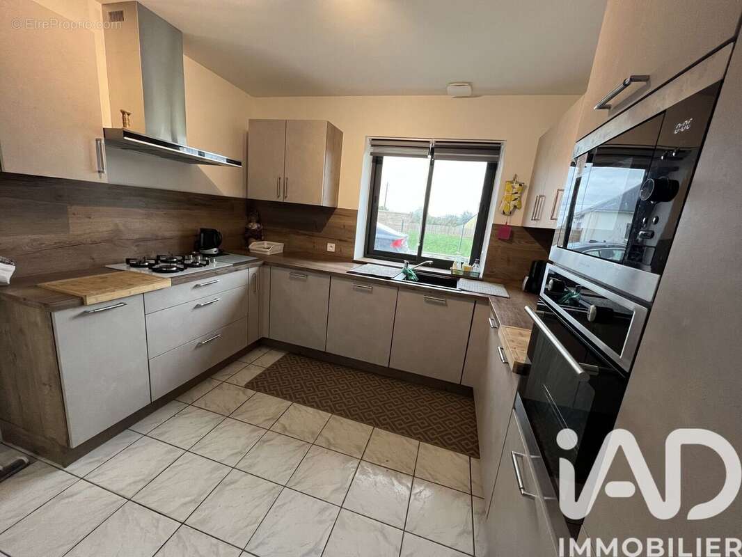 Photo 3 - Maison à LES BRULAIS