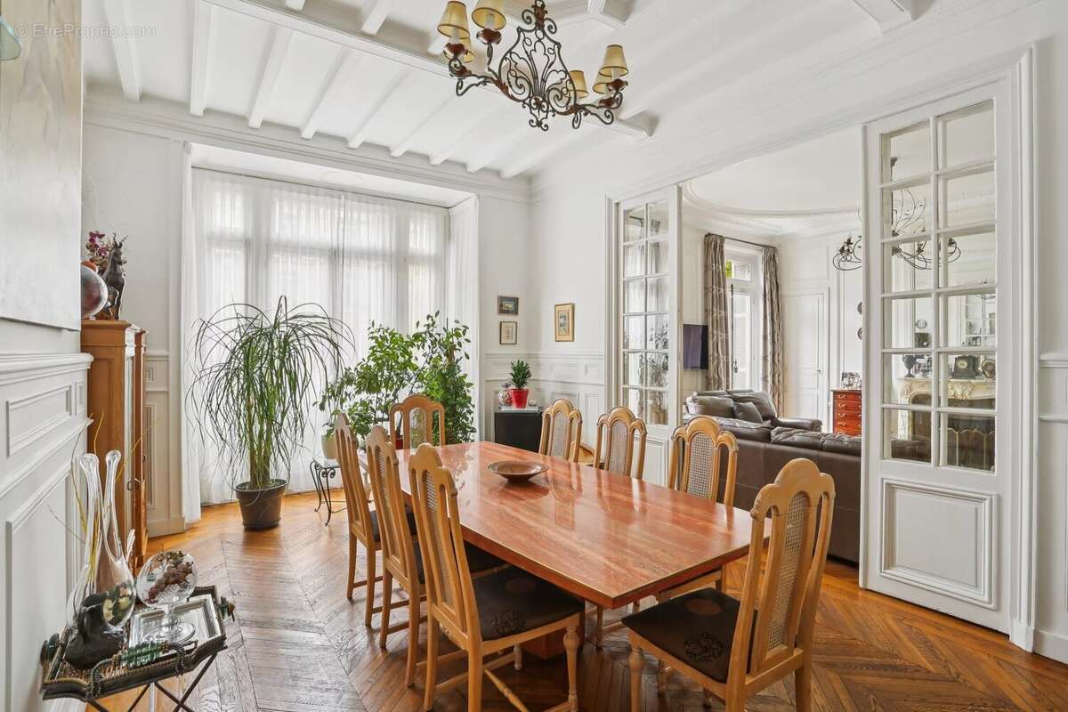 Appartement à PARIS-17E