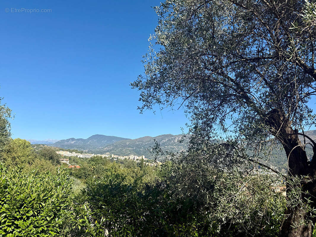 Terrain à GATTIERES