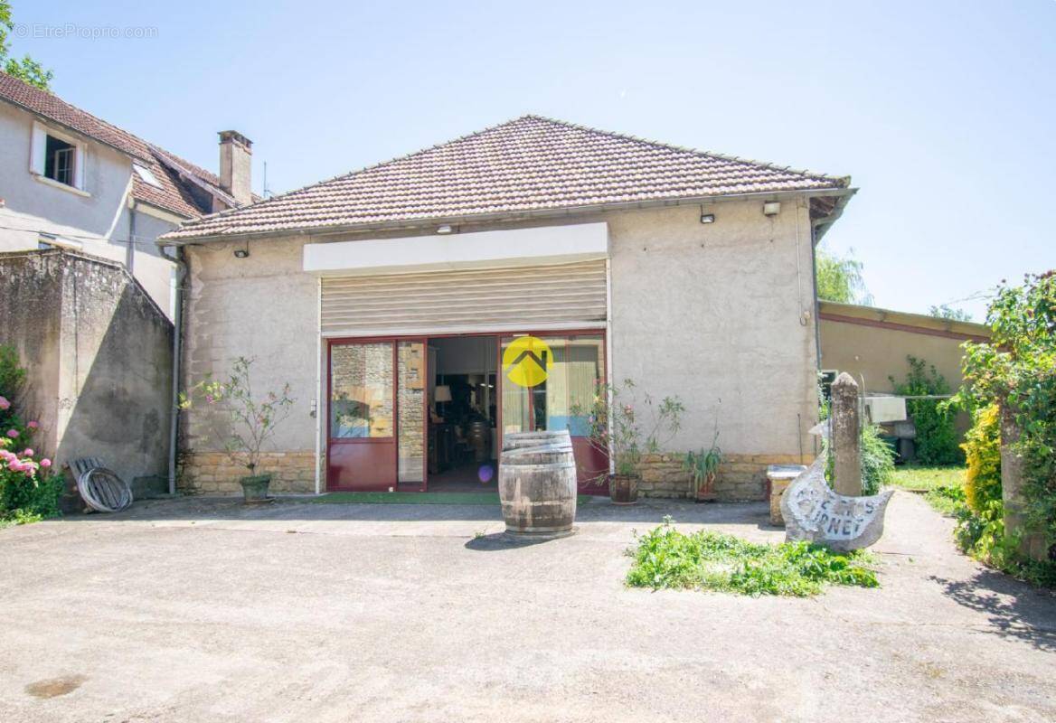 Photo Commerce à Saint-Cyprien au prix de 280 000€