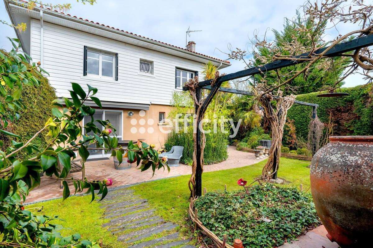 Maison à SAINT-MEDARD-EN-JALLES