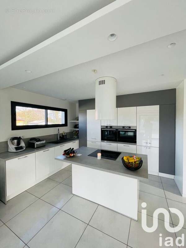 Maison 122 m² à Ambares-Et-Lagrave  - photo 7
