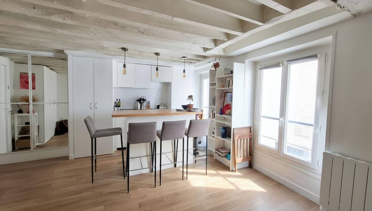 Appartement à PARIS-3E